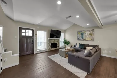 763 Worthshire Street Houston TX 77008