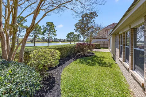 1489 Garden Lakes Drive Friendswood TX 77546