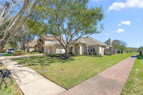 1489 Garden Lakes Drive Friendswood TX 77546