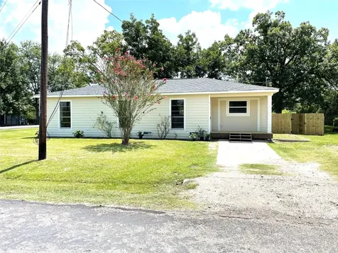 230 E New York Street Brazoria TX 77422