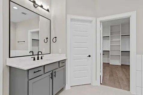 1438-A Dian Street Houston TX 77008