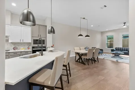 1438-A Dian Street Houston TX 77008
