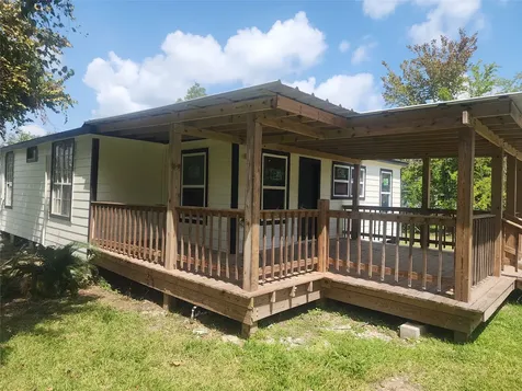 839 Yaupon Street Clute TX 77531