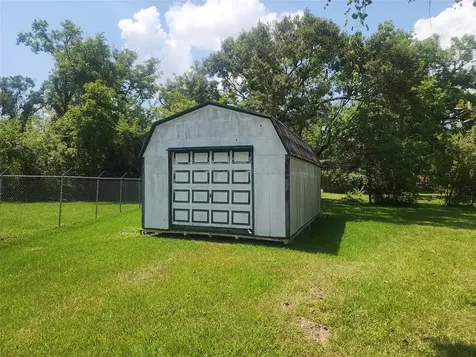 839 Yaupon Street Clute TX 77531