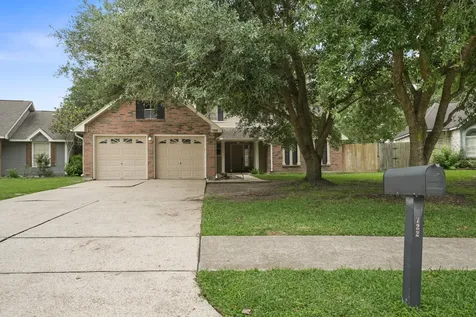 722 Regency Court Friendswood TX 77546