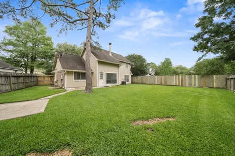 722 Regency Court Friendswood TX 77546