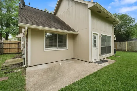 722 Regency Court Friendswood TX 77546