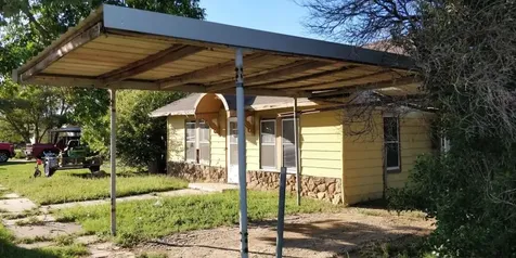 115 E Hallie Street Floydada TX 79235