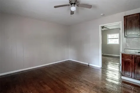 2018 Avenue L 1/2 3 Huntsville TX 77340