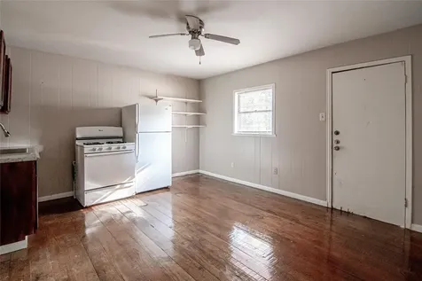 2018 Avenue L 1/2 3 Huntsville TX 77340