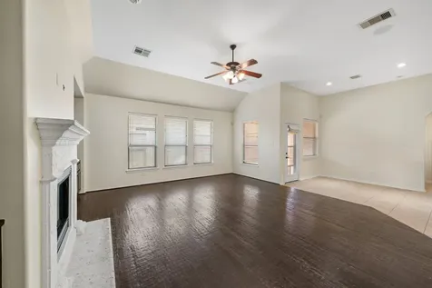 107 Bella Sole Shenandoah TX 77381