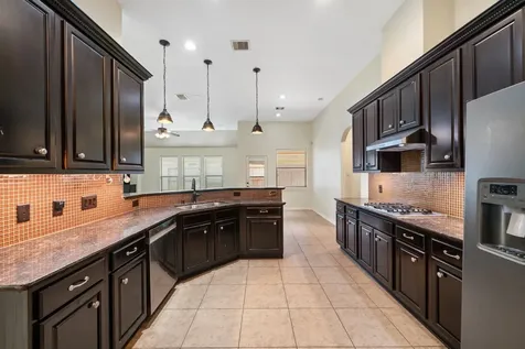 107 Bella Sole Shenandoah TX 77381