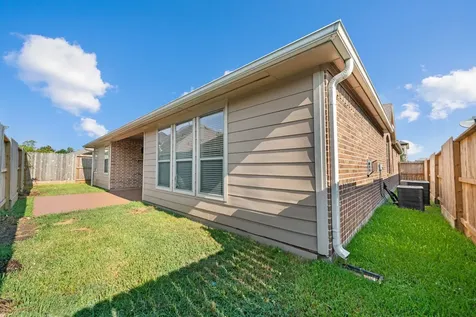 107 Bella Sole Shenandoah TX 77381