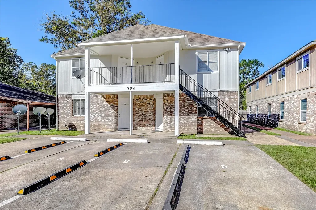 702 Lyle West Avenue C Cleveland TX 77327