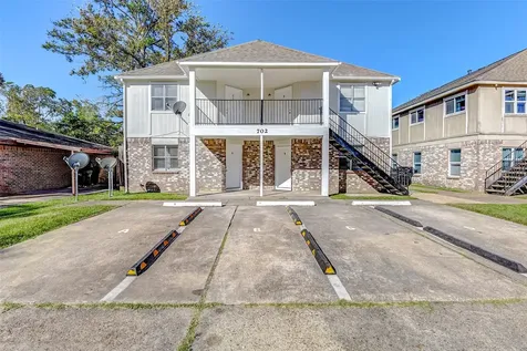 702 Lyle West Avenue C Cleveland TX 77327