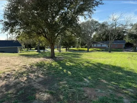 731 S Tesch Street Bellville TX 77418