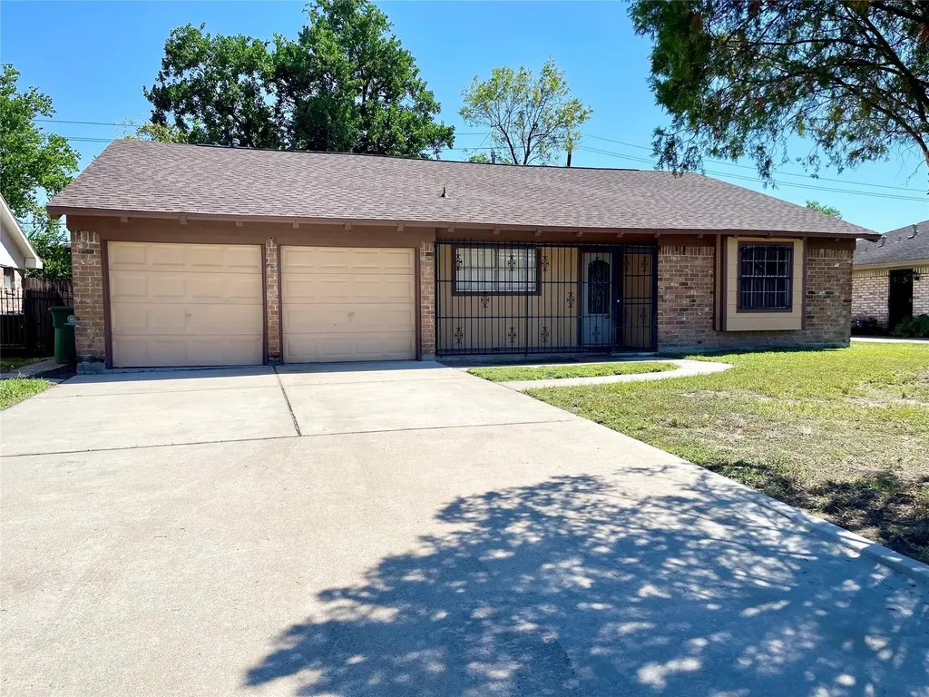 927 Greatwood Drive Houston TX 77013