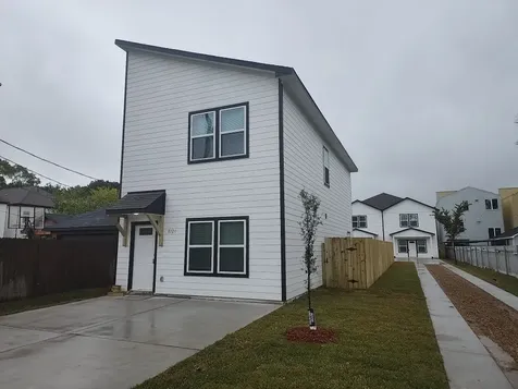 832 Elkhart Street C Houston TX 77091