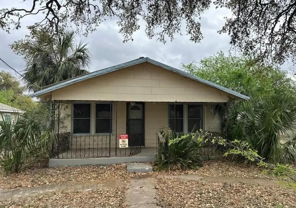 706 Pearson Street Natalia TX 78059