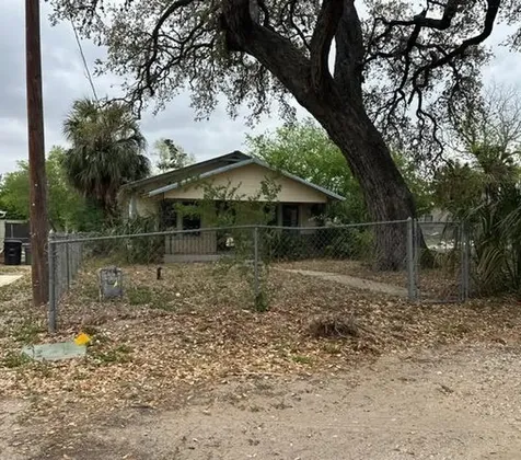 706 Pearson Street Natalia TX 78059
