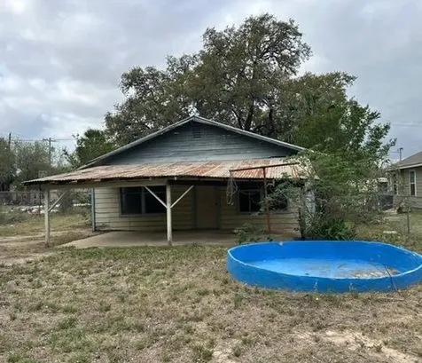 706 Pearson Street Natalia TX 78059