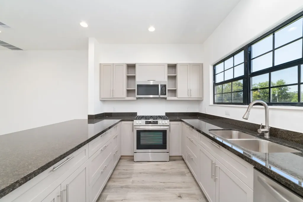 11924 N Hoa Sen Circle Houston TX 77072