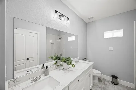 395 Brahman Trail Angleton TX 77515
