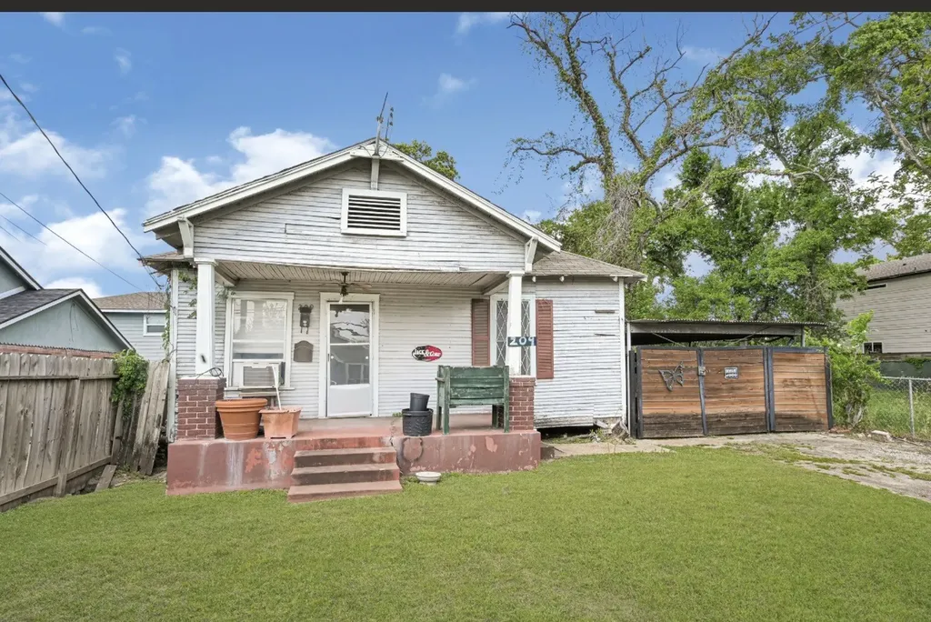 209 Frawley Street Houston TX 77009