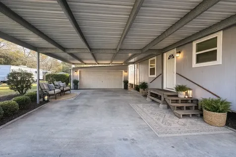 217 W Mulberry Avenue Wharton TX 77488
