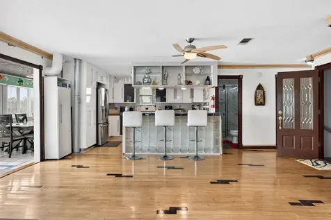 906 91st Street Galveston TX 77554