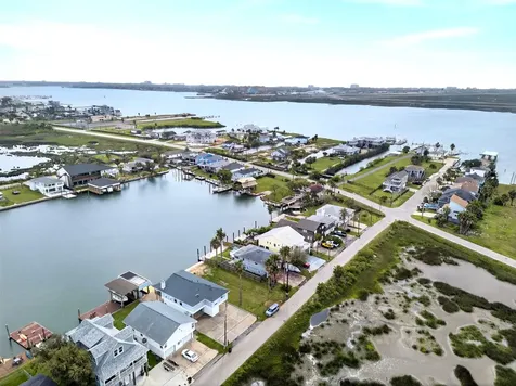 906 91st Street Galveston TX 77554