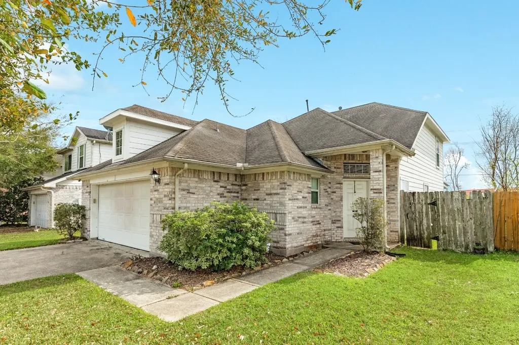 999 Brady Lane Alvin TX 77511