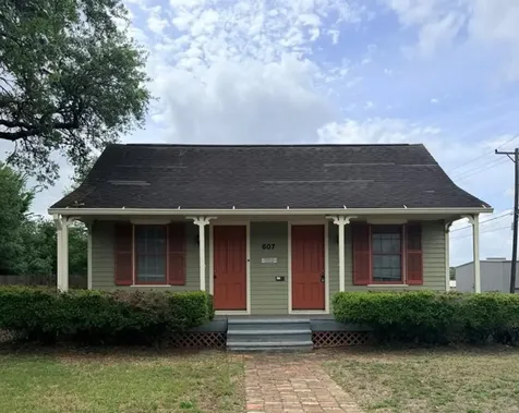 607 N Bridge Victoria TX 77901