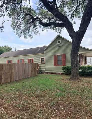 607 N Bridge Victoria TX 77901