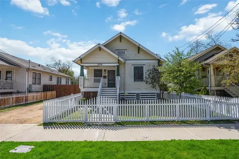 2215 Gregg Street Houston TX 77026