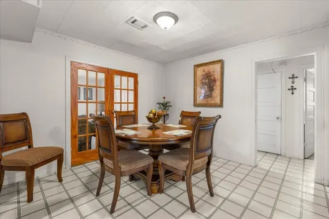 104 Avenue E Highlands TX 77562