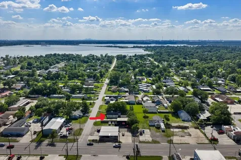 104 Avenue E Highlands TX 77562