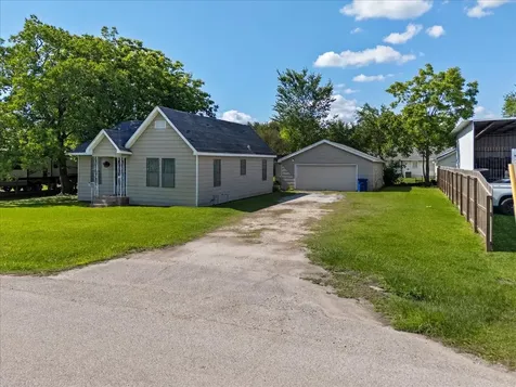 104 Avenue E Highlands TX 77562