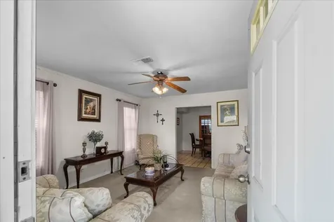 104 Avenue E Highlands TX 77562
