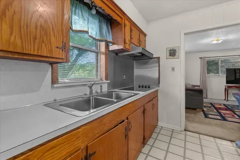 104 Avenue E Highlands TX 77562