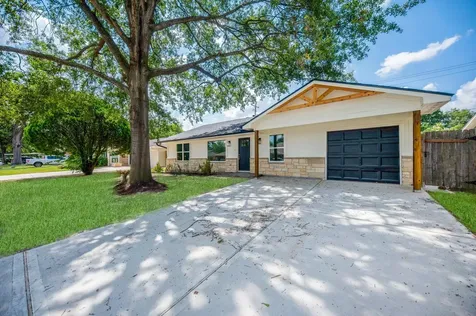 5221 Libbey Lane Houston TX 77092