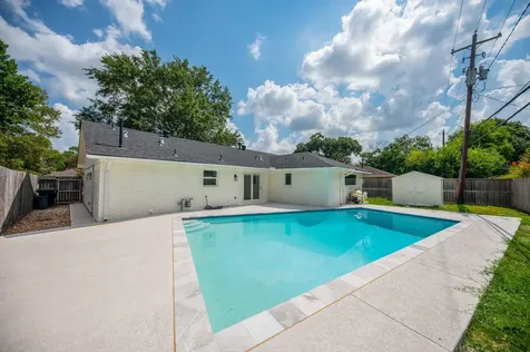 5221 Libbey Lane Houston TX 77092