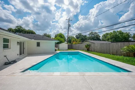 5221 Libbey Lane Houston TX 77092