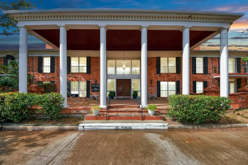 2824 Briarhurst Dr Drive 12 Houston TX 77057