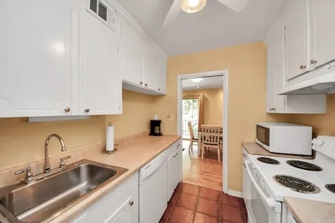 2824 Briarhurst Dr Drive 12 Houston TX 77057