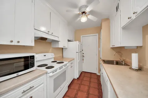 2824 Briarhurst Dr Drive 12 Houston TX 77057