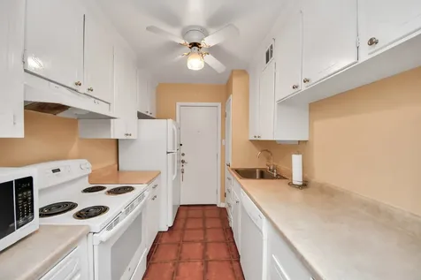 2824 Briarhurst Dr Drive 12 Houston TX 77057