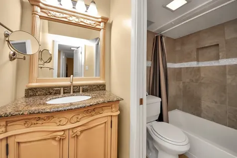 2824 Briarhurst Dr Drive 12 Houston TX 77057