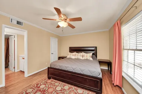 2824 Briarhurst Dr Drive 12 Houston TX 77057