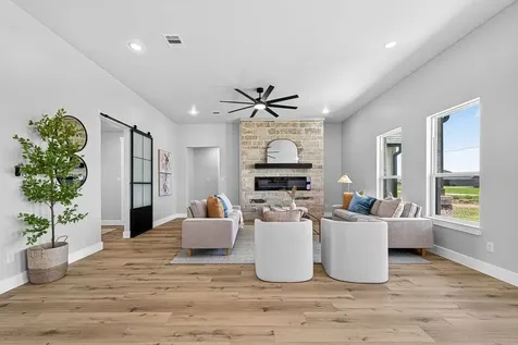 484 Angus Trail Angleton TX 77515